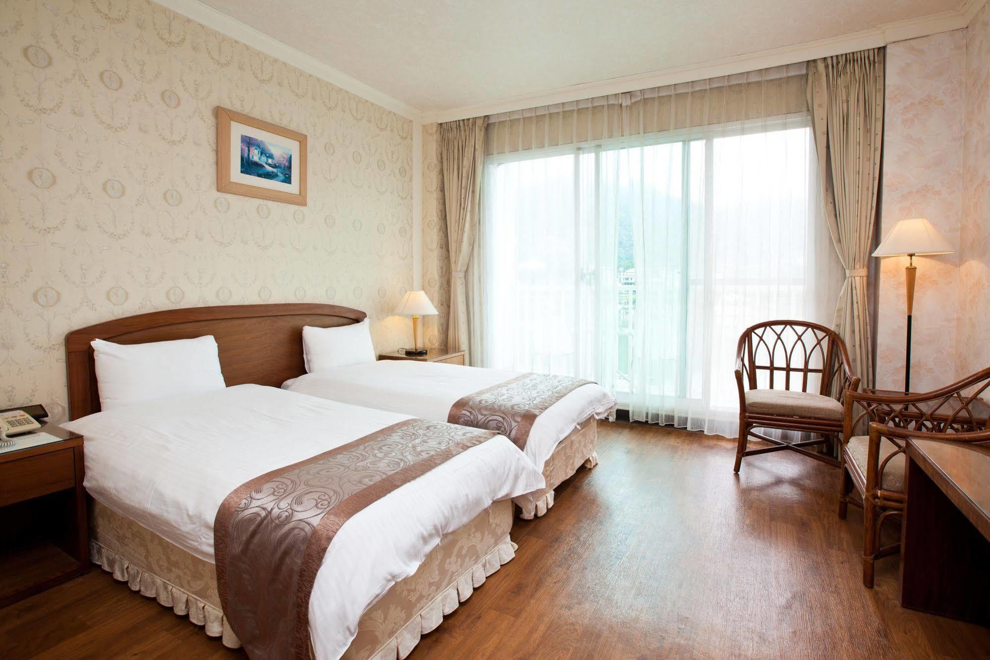 Lakeside Resort Nantou Экстерьер фото
